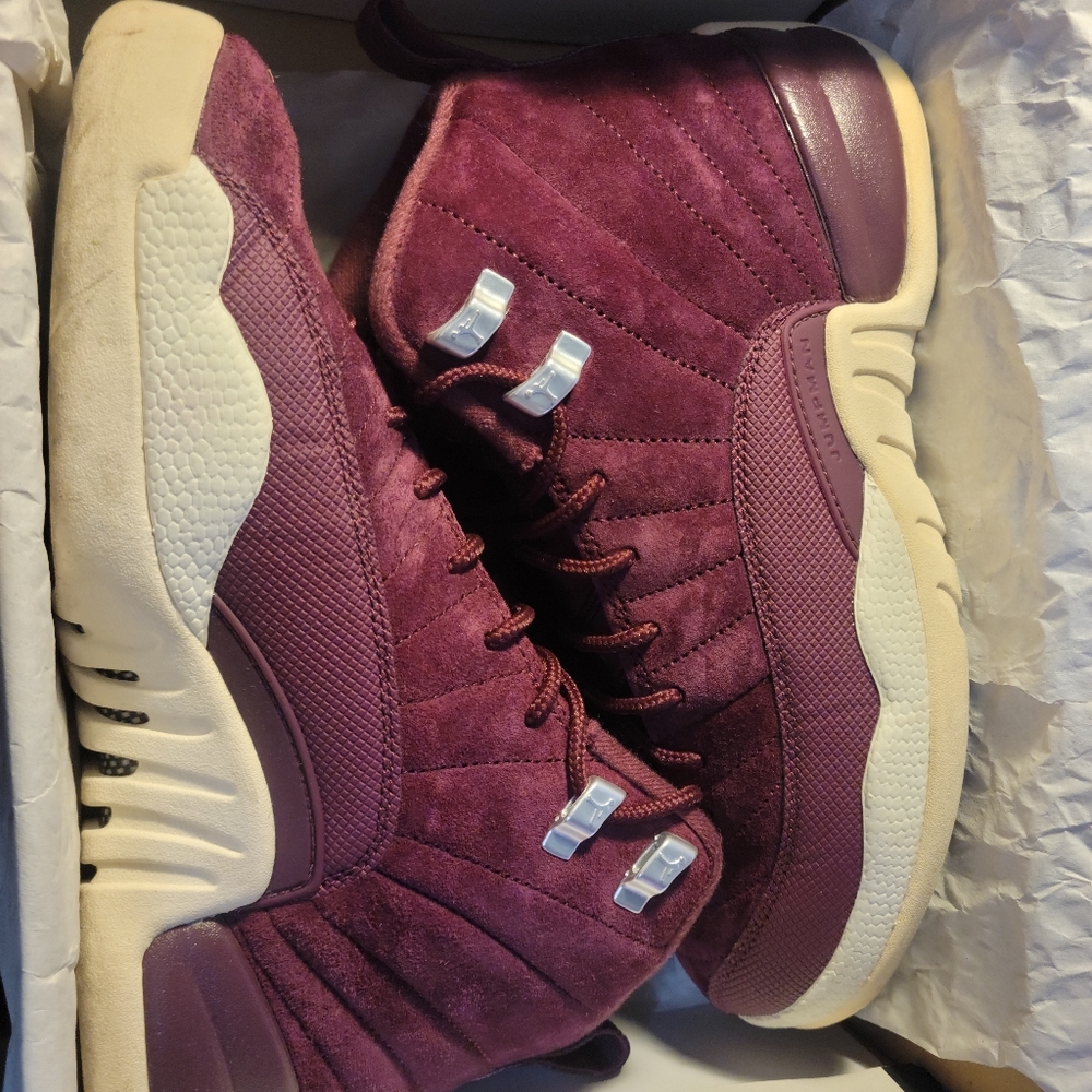 Air Jordan 12 Retro  Bordeaux 6.5Y youth/ 8 women